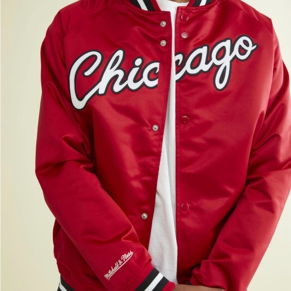 MITCHELL AND NESS CHICAGO BULLS MENS RED SATIN JACKET LIGHT WEIGHT JACKET - Picture 2 of 8